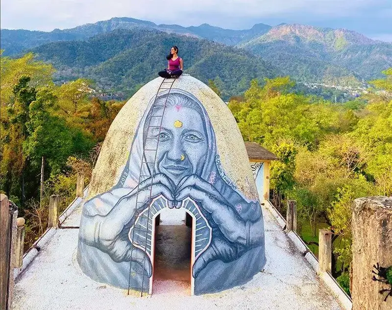 Rise of ashrams and global recognition