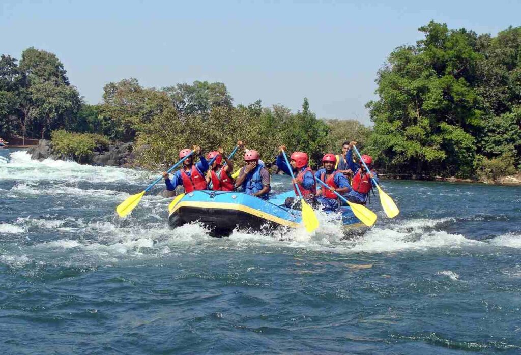 Why Should You Visit Rishikesh in The Month of April? 1 River rafting at Rishikesh