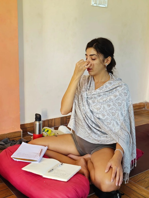 Surya Bhedana Pranayama: Steps, Benefits, Prevention & Contradictions 4 Student Performing Surya Bhedana Pranayama During YTTC