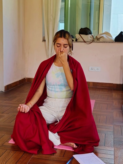 Surya Bhedana Pranayama: Steps, Benefits, Prevention & Contradictions 5 Student Performing Surya Bhedana Pranayama During YTTC
