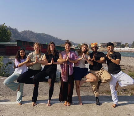International Students: Everything You Need to Know About Yoga Teacher Training in India 5 International Students During Outdoor Yoga Session