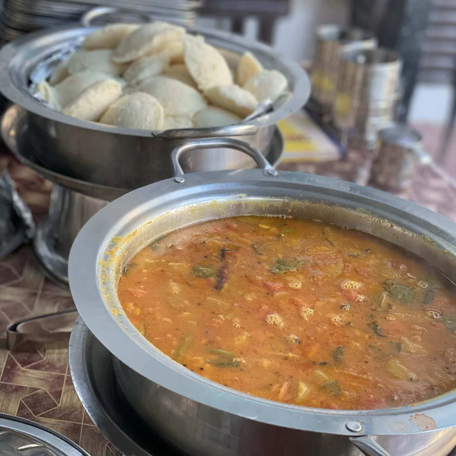 Evenwichtige sattvische maaltijden voor studenten van de 500-uur yogaopleiding bij Rishikul Yogshala Rishikesh