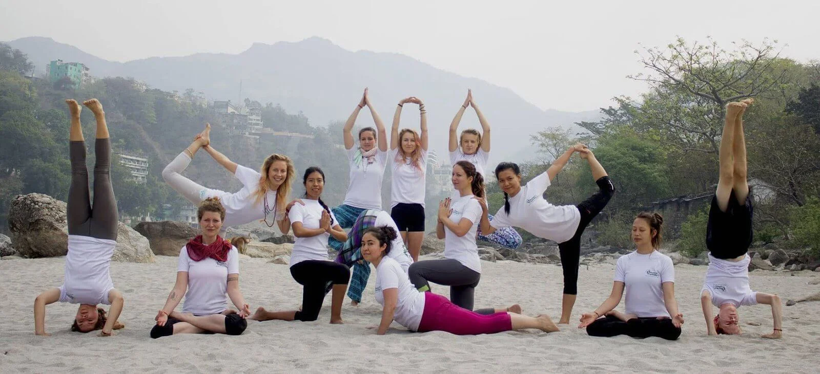 Élèves de yoga réunis à Rishikul Yogshala Rishikesh