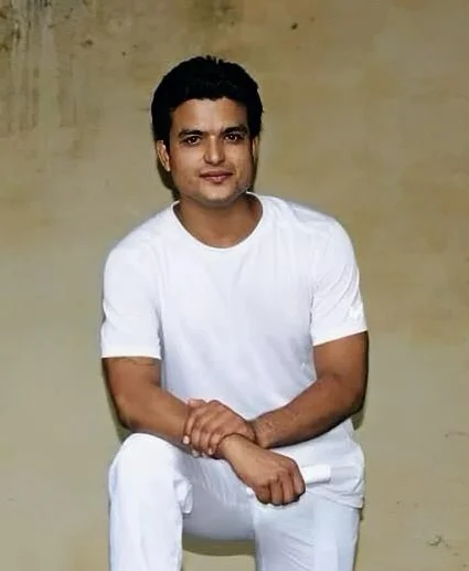 Bipin Baloni - Docent Ashtanga Vinyasa Yoga, Hatha Yoga & Pranayama bij Rishikul Yogshala Rishikesh