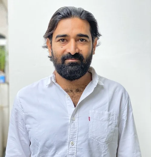 Gajendra - Docent Ashtanga & Vinyasa, Multi-stijl Yoga bij Rishikul Yogshala Rishikesh