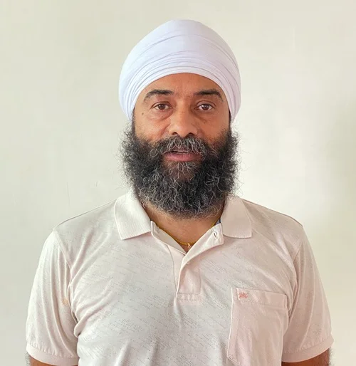 Gurmeet Singh - Docent Asana-aanpassingen, Uitlijning & Anatomie bij Rishikul Yogshala Rishikesh